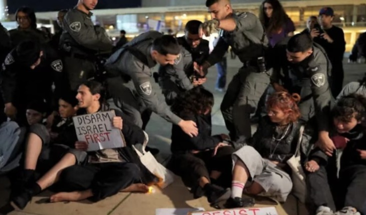 ಇಸ್ರೇಲ್‌ನ ಹಲವೆಡೆ ಯುದ್ಧ ವಿರೋಧಿ ಪ್ರತಿಭಟನೆ : ನೆತನ್ಯಾಹು ಆಡಳಿತದ ವಿರುದ್ಧ ಭುಗಿಲೆದ್ದ ಜನಾಕ್ರೋಶ