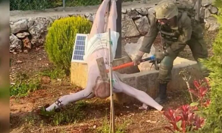 ಲೆಬನಾನ್‌ನಲ್ಲಿ ಯೇಸುವಿನ ಪ್ರತಿಮೆ ಧ್ವಂಸ ಮಾಡಿದ ಇಸ್ರೇಲಿ ಸೈನಿಕ; ಫೋಟೋ ವೈರಲ್