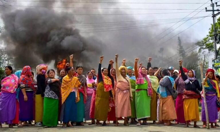 ಇಬ್ಬರು ಮಕ್ಕಳ ಸಾವಿನ ಬಳಿಕ ಮಣಿಪುರದಲ್ಲಿ ಭುಗಿಲೆದ್ದ ಪ್ರತಿಭಟನೆ; ಅಶ್ರುವಾಯು ಪ್ರಯೋಗಿಸಿದ ಪೊಲೀಸರು