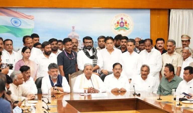 ‘ನಾನು ಪ್ರೀತಿ-ವಿಶ್ವಾಸಗಳಿಗೆ ತಲೆಬಾಗುವವನೇ ಹೊರತು ಒತ್ತಡ-ಪ್ರಭಾವಗಳಿಗೆ ಒಳಗಾಗುವವನಲ್ಲ’: ವಿದಾಯ ಭಾಷಣದಲ್ಲಿ ಸಿದ್ದರಾಮಯ್ಯ