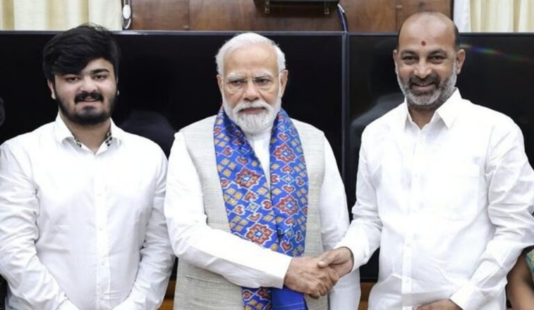 ಕೇಂದ್ರ ಸಚಿವ ಬಂಡಿ ಸಂಜಯ್ ಮಗನ ವಿರುದ್ಧ ಪೋಕ್ಸೋ ಕೇಸ್ : ಕ್ರಮ ಕೈಗೊಳ್ಳದೆ ಕಥೆ ಹೇಳುತ್ತಿರುವ ಪೊಲೀಸರು, ಅಂತರ ಕಾಯ್ದುಕೊಂಡ ಬಿಜೆಪಿ