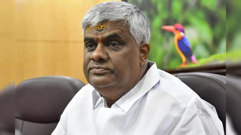 ಮನೆಕೆಲಸದಾಕೆ ಮೇಲಿನ ದೌರ್ಜನ್ಯ ಆರೋಪ ಪ್ರಕರಣ : ಜೆಡಿಎಸ್ ಶಾಸಕ ಹೆಚ್​​​.ಡಿ. ರೇವಣ್ಣಗೆ ಸುಪ್ರೀಂ ಕೋರ್ಟ್​ ನೋಟಿಸ್​