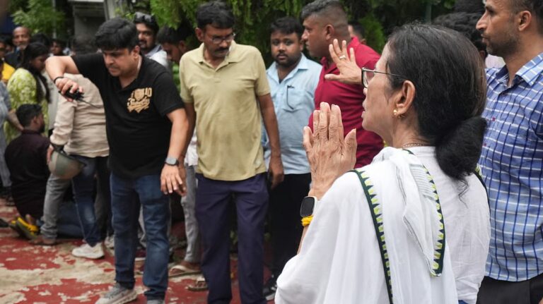 ಪಶ್ಚಿಮ ಬಂಗಾಳ: ಟಿಎಂಸಿ ಖಾತೆ ಫ್ರೀಜ್ ಮಾಡಿದ್ದ ಪೊಲೀಸರಿಗೆ ಕಲ್ಕತ್ತಾ ಹೈಕೋರ್ಟ್ ತರಾಟೆ!