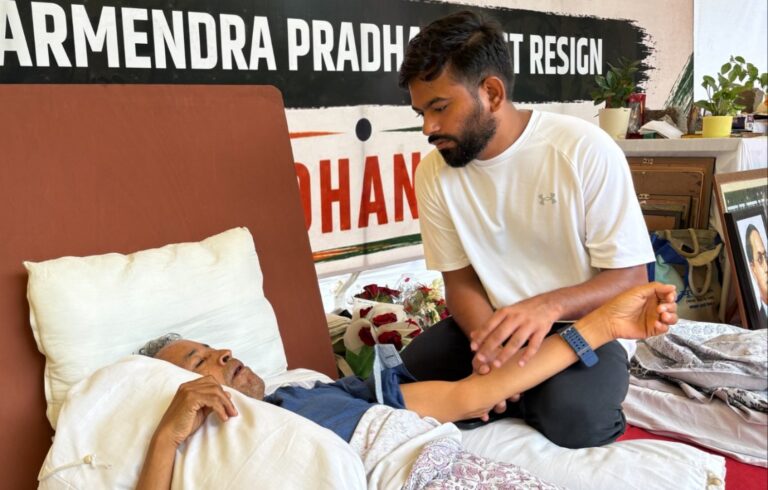 ತೀವ್ರ ಹದಗೆಟ್ಟ ಸೋನಮ್ ವಾಂಗ್ಚುಕ್ ಆರೋಗ್ಯ : ಉಪವಾಸ ಕೈ ಬಿಡುವಂತೆ ವಿಪಕ್ಷ ನಾಯಕರಿಂದ ಮನವಿ