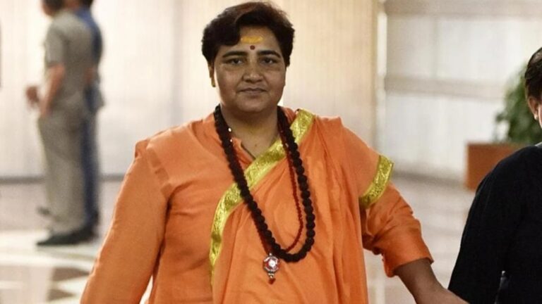 ಜಿರಳೆಗಳನ್ನು ಸಾಯಿಸಿ ಎಂದು ವಿವಾದಾತ್ಮಕ ಪೋಸ್ಟ್‌ ಹಾಕಿದ ಪ್ರಜ್ಞಾ ಸಿಂಗ್ ಠಾಕೂರ್
