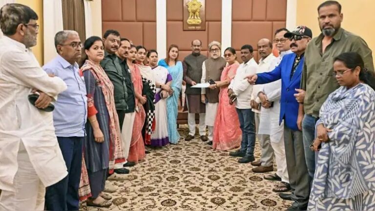 ಬಂಡಾಯ ಸಂಸದರಿಗೆ ಸಂಕಷ್ಟ: 7 ದಿನಗಳಲ್ಲಿ ಉತ್ತರಿಸಲು ಲೋಕಸಭೆ ಸಚಿವಾಲಯ ತಾಕೀತು