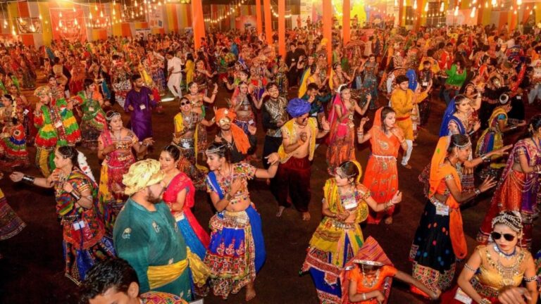 ಅಮೆರಿಕದಲ್ಲಿ ಮೋಹನ್‌ ಭಾಗವತ್ ಸೌಹಾರ್ದತೆ ಮಾತು; ಮಹಾರಾಷ್ಟ್ರದ ಗಾರ್ಬಾ-ದಾಂಡಿಯಾ ಕಾರ್ಯಕ್ರಮಗಳಲ್ಲಿ ಮುಸ್ಲಿಮರಿಗೆ ನಿಷೇಧ ಹೇರಿದ ವಿಎಚ್‌ಪಿ