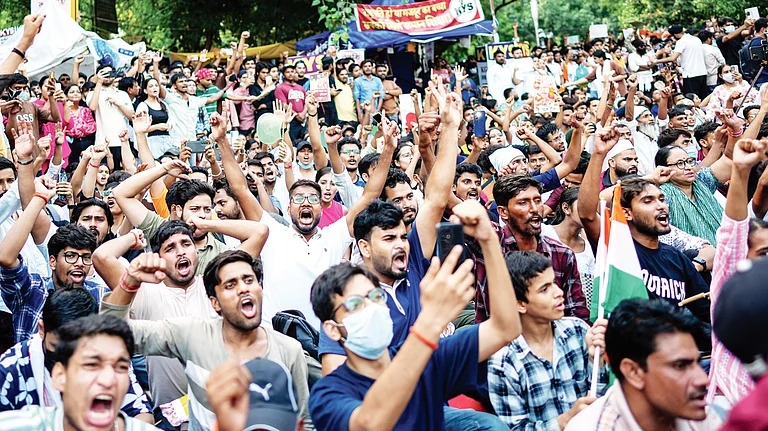 ಜೈಲಿನಲ್ಲಿ ಕಂಬಿ ಎಣಿಸುತ್ತಿರುವ 25 ಕ್ರಿಮಿನಲ್‌ಗಳು, ದೆಹಲಿಯ ಜಂತರ್-ಮಂತರ್‌ಗೆ ಬರುಲು ಹೇಗೆ ಸಾಧ್ಯ? ತನಿಖಾ ವರದಿಯಲ್ಲಿ ಬಯಲಾಯ್ತು ಪೊಲೀಸರ ಕುತಂತ್ರ